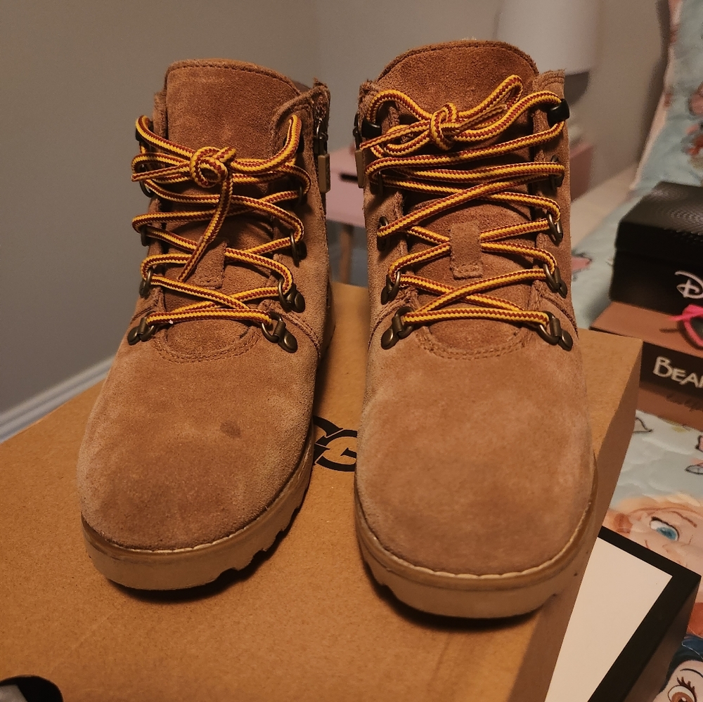 Ugg Size 2 child
